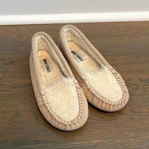 Minnetonka Tan Moccasin Slippers
